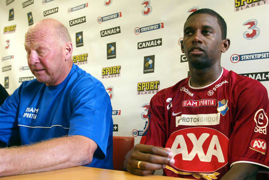 Leif Widén, tränare / sportchef Öster med sitt fynd Joao