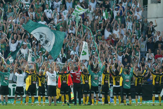 Bajen jublar, klacken och hjältarna