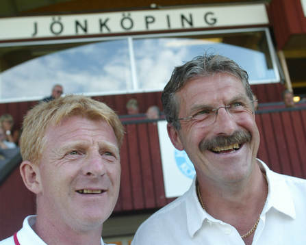 Två berömda tränare poserar, Gordon Strachan och Olle