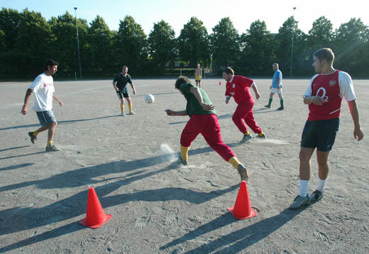 Grus, grusplan, träning, koner