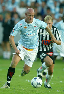 Olof Persson jagas av Mathias Eklund