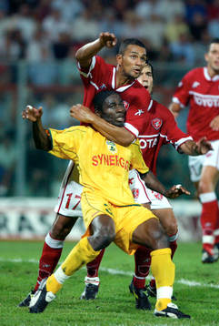 Alioui och Nzigou. Strypgrepp