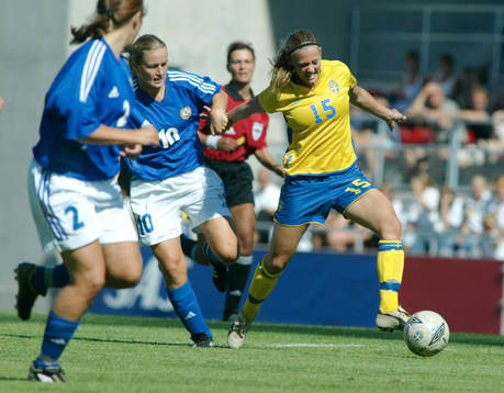 Therese Sjögran, Sverige hålls fast när hon anfaller