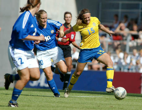 Therese Sjögran, Sverige hålls fast när hon anfaller