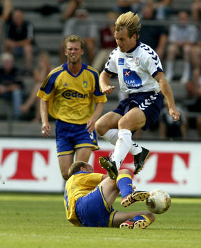 Brian Steen Nielsen, AGF blir av med bollen