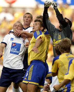 Höjd-duell vid hörna: Nicklas Carlsson, AGF och Andreas