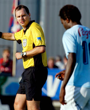 Jonas Eriksson, domare och Peter Ijeh, Malmö