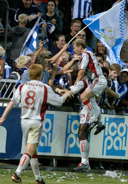 Big Mama Mamadou Diallo, Göteborg, jublar med IFK-klacken