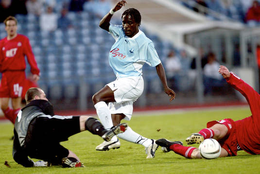 Peter Ijeh, Malmö och David Wells, Portadown, målvakt