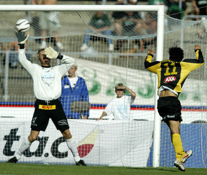 Pablo Pinones-Arce, Hammarby, nickar på nära håll,