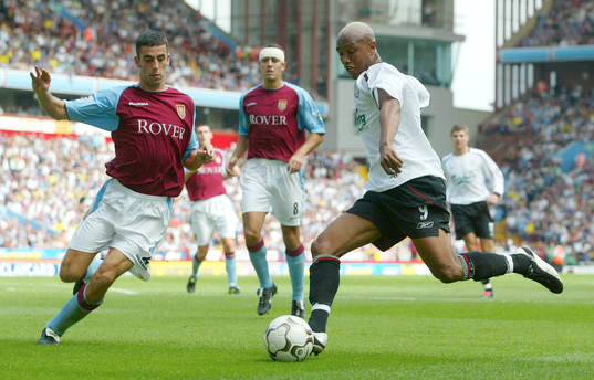 El-Hadji Diouf, Liverpool,  jagas av Mark Delaney