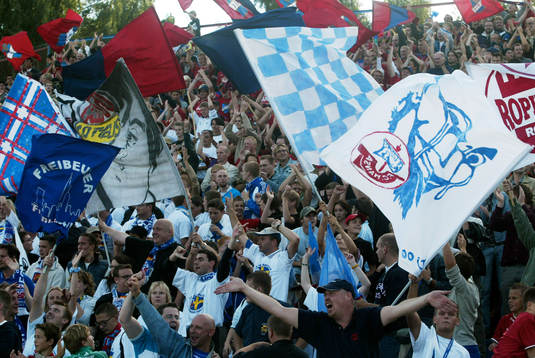 Supporters från Hansa Rostock finns på plats för att