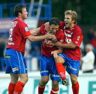 Tvåmålsskytten Andreas Ottosson, Öster gratuleras av