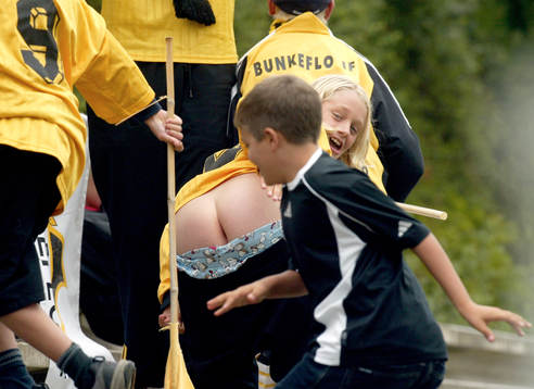Supporter, fan, visar baken