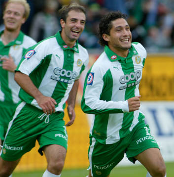 Kennedy Bakircioglü jubel med Pablo Pinones-Arce