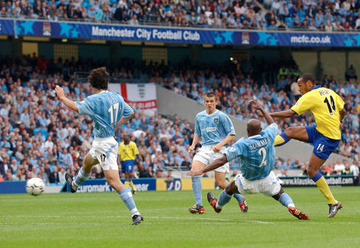 Thierry Henry , Arsenal skjuter på mål