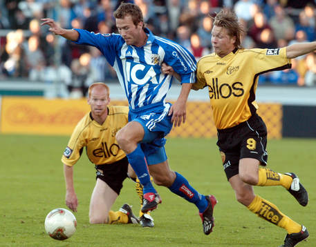 Magnus Samuelsson och Jonas Lundén försöker stoppa