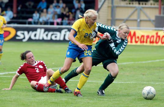 Josefine Öqvist, Sverige och Heidi Johansen, målvakt,