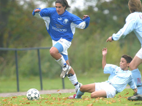 Höstfotboll, höstlöv