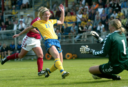 Victoria Svensson, ensam med målvakten