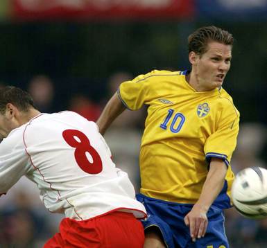 Jon Jönsson vinner boll