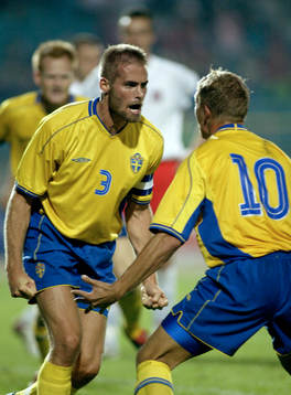 Olof Mellberg och Marcus Allbäck. Jubel