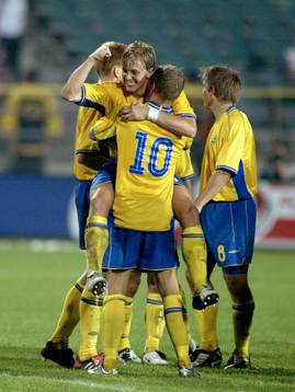 Erik Edman kramar om Marcus Allbäck