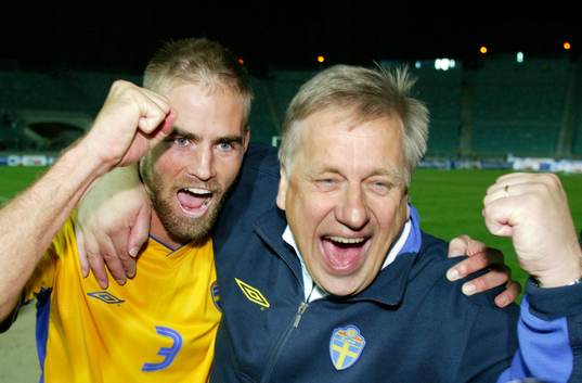 Olof Mellberg och Tommy Söderberg jubel