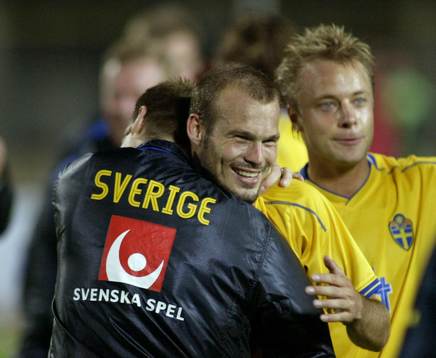Fredrik Ljungberg kramas om