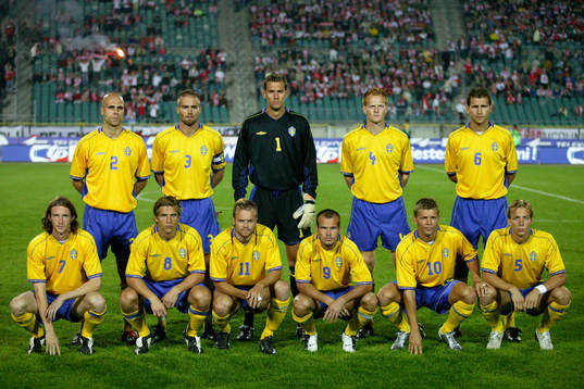 Bakre fr. v: Teddy Lucic, Olof Mellberg, Andreas Isaksson,