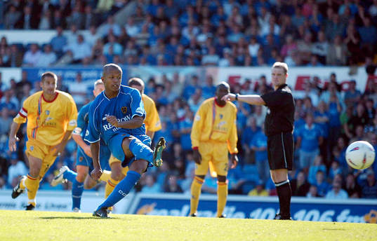 Robert Earnshaw, Cardiff
