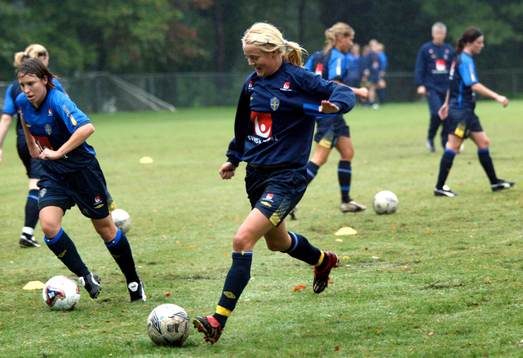 Josefin Öqvist och Hanna Ljungberg. Landslagets träning