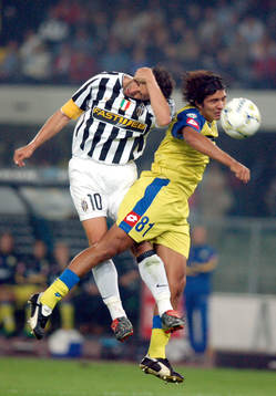 Del Piero och Santana, nickduell
