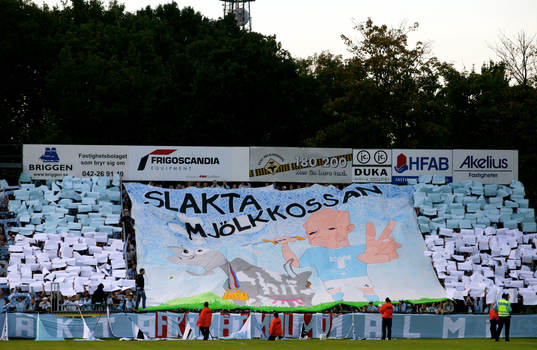 Malmö-klacken passade på att håna HIF:arna