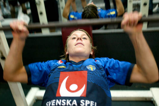 Hanna Ljungberg kämpar på gymmet dagarna före premiären