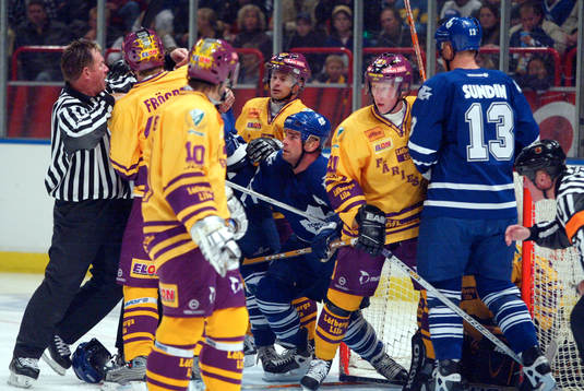 Tie Domi, Toronto i bråk med Färjestadspelare, Mats