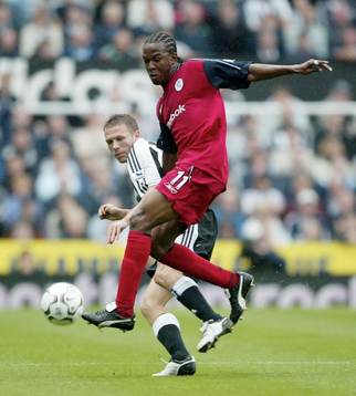 Boltons Ricardo Gardner och Newcastles Craig Bellamy
