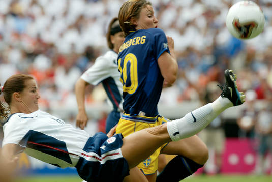 Hanna Ljungberg, Sverige i kamp om bollen