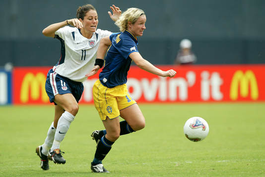 Victoria Svensson och Julie Foudy, USA