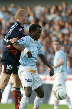 Peter Ijeh, Malmö FF, ser till att Richard Henriksson,