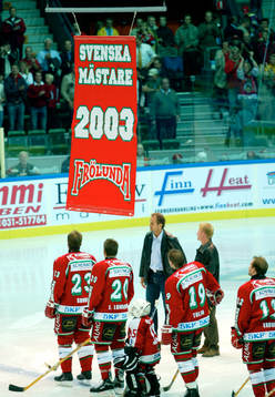 En flagga hissades till minne av SM-guldet 2003