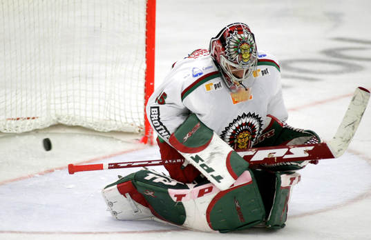 Henrik Lundqvist, målvakt, Frölunda släpper förbi sig
