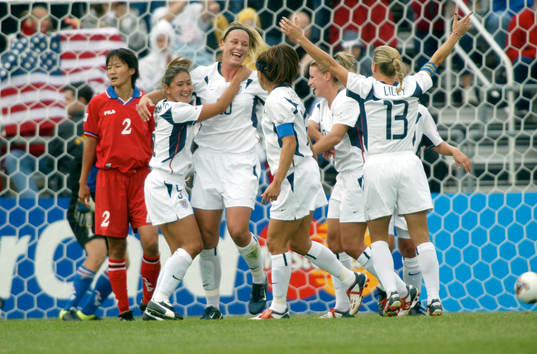 Abby Wambach, USA har gjort 0-1 på straff och jublar. Jubel