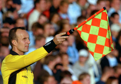 Linjeman, linjedomare, flagga