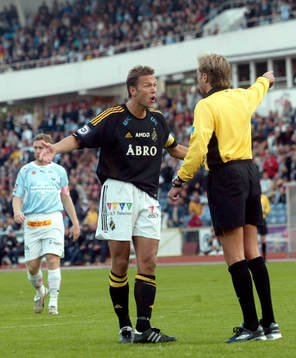 Krister Nordin, AIK, diskussion  med domare