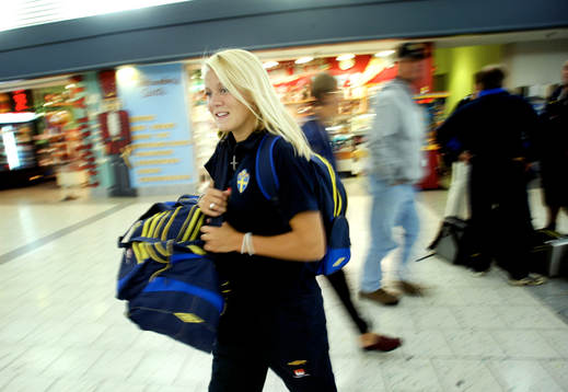 Landslaget med Josefine Öqvist i spetsen åker vidare till