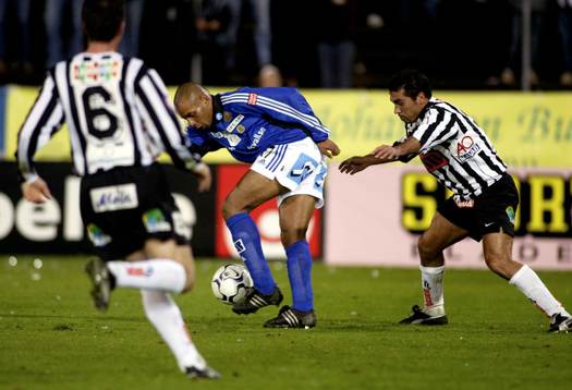 Cain Dotson, Sundsvall dribblar mot Hasan Cetinkaya och