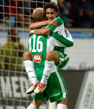 Pablo Pinones Arce, Hammarby i famnen på Mikael Andersson.
