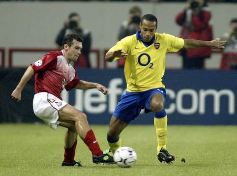 Arsenals Thierry Henry och Moskvas Siarhei Gurenko