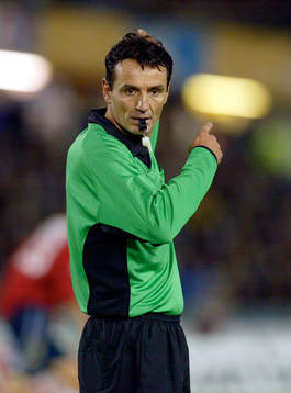 Miro Ukalovic, domare. Visselpipa